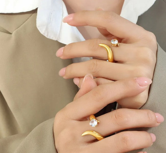 Eterna Curve Ring